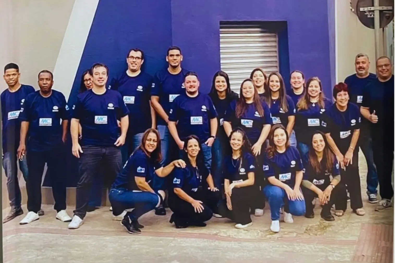 Equipe Diprotec MG em frente à unidade de Belo Horizonte
